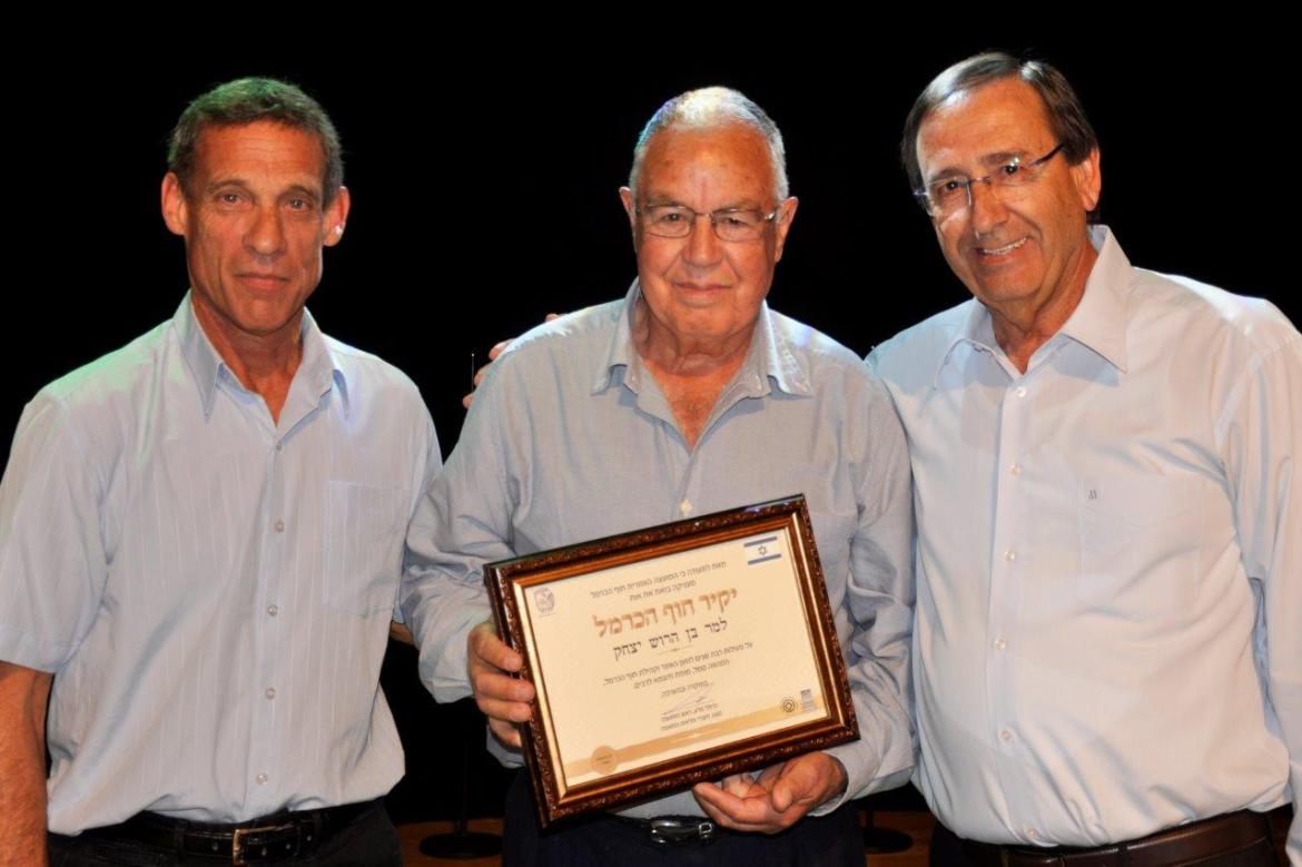 יצחק בן הרוש, מגדים
